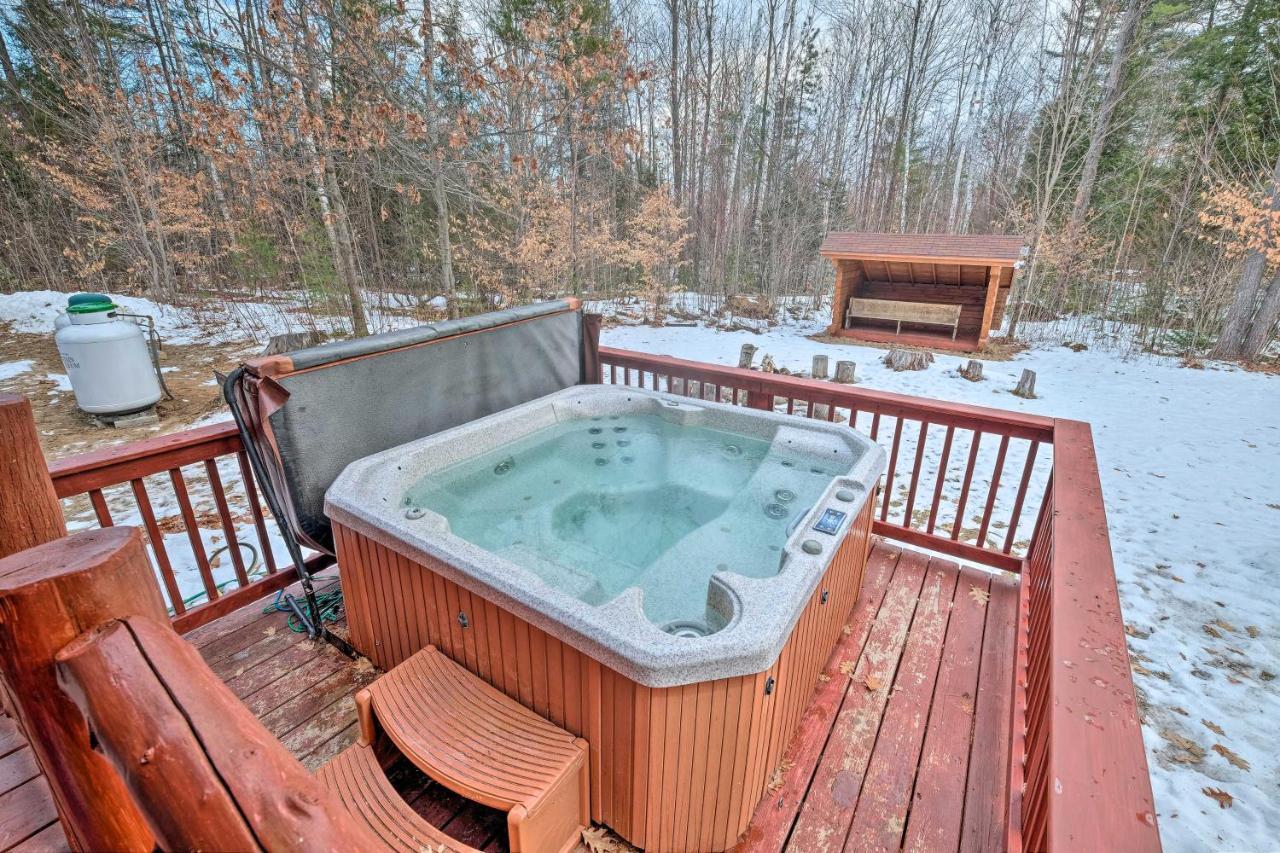 Secluded Johnsburg Retreat With Hot Tub And Fire Pit别墅 外观 照片